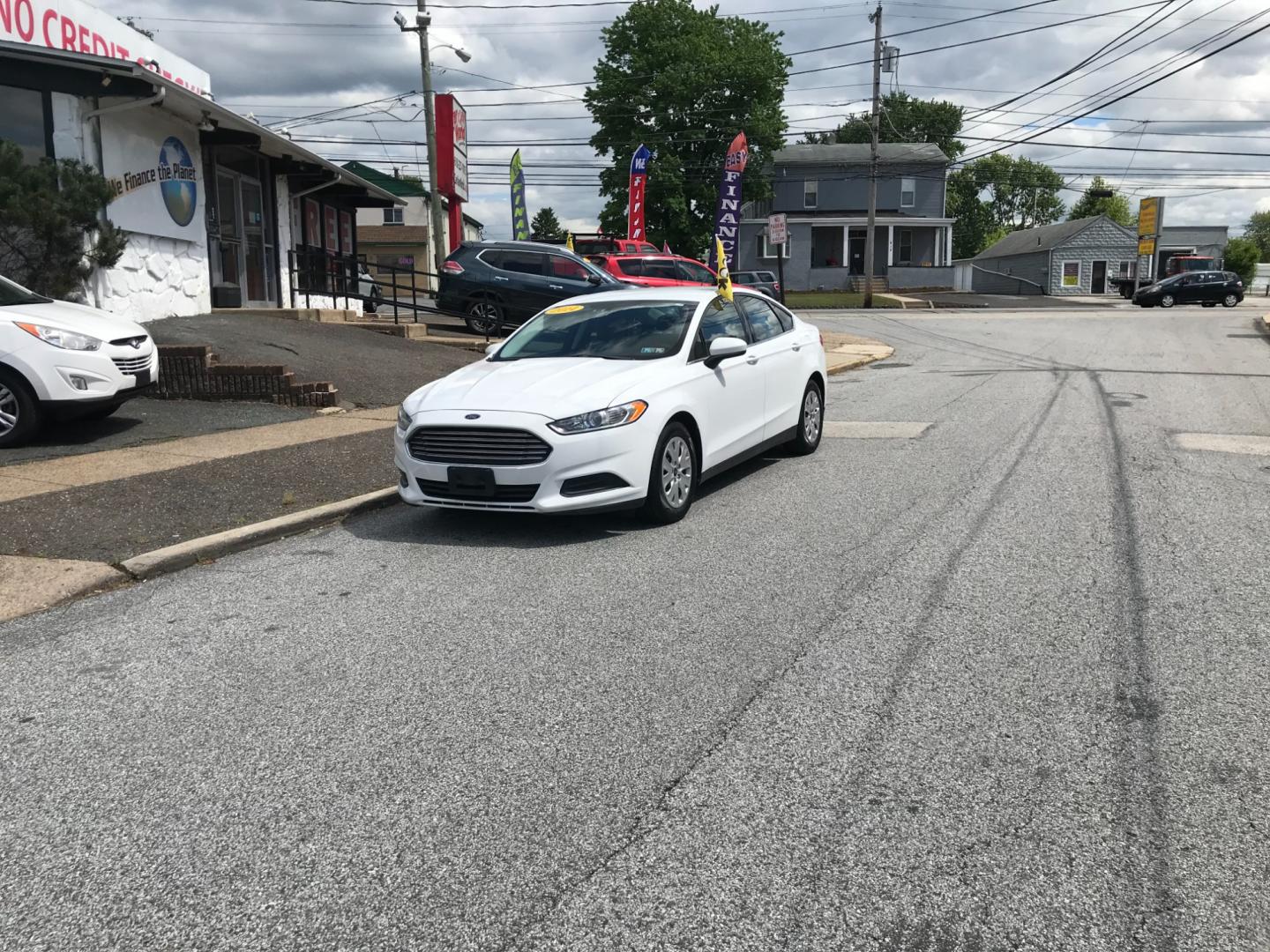 2014 White /Black Ford Fusion S (3FA6P0G74ER) with an 2.5 V4 engine, Automatic transmission, located at 577 Chester Pike, Prospect Park, PA, 19076, (610) 237-1015, 39.886154, -75.302338 - Photo#1